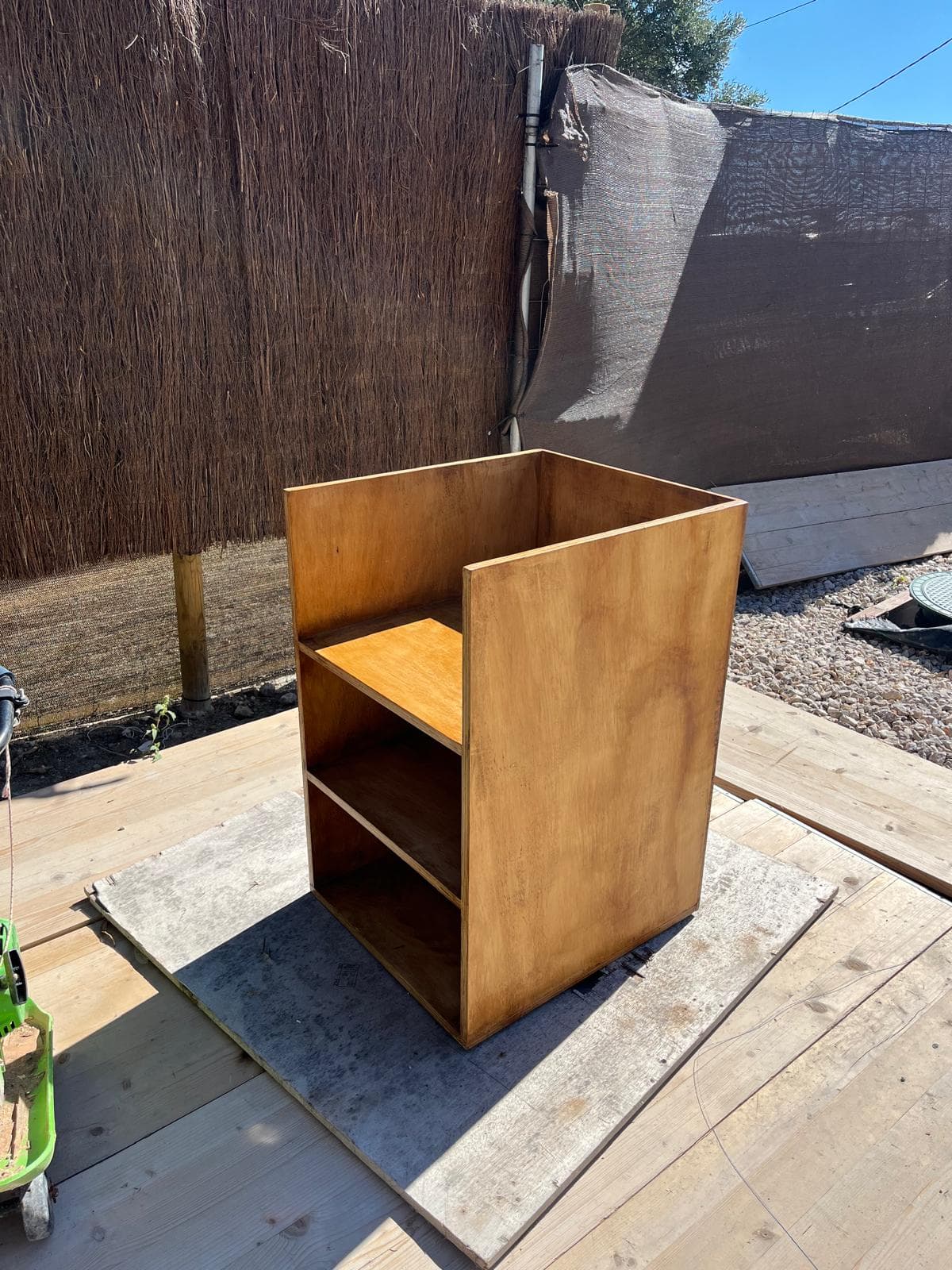 Mobiliario de madera contrachapada