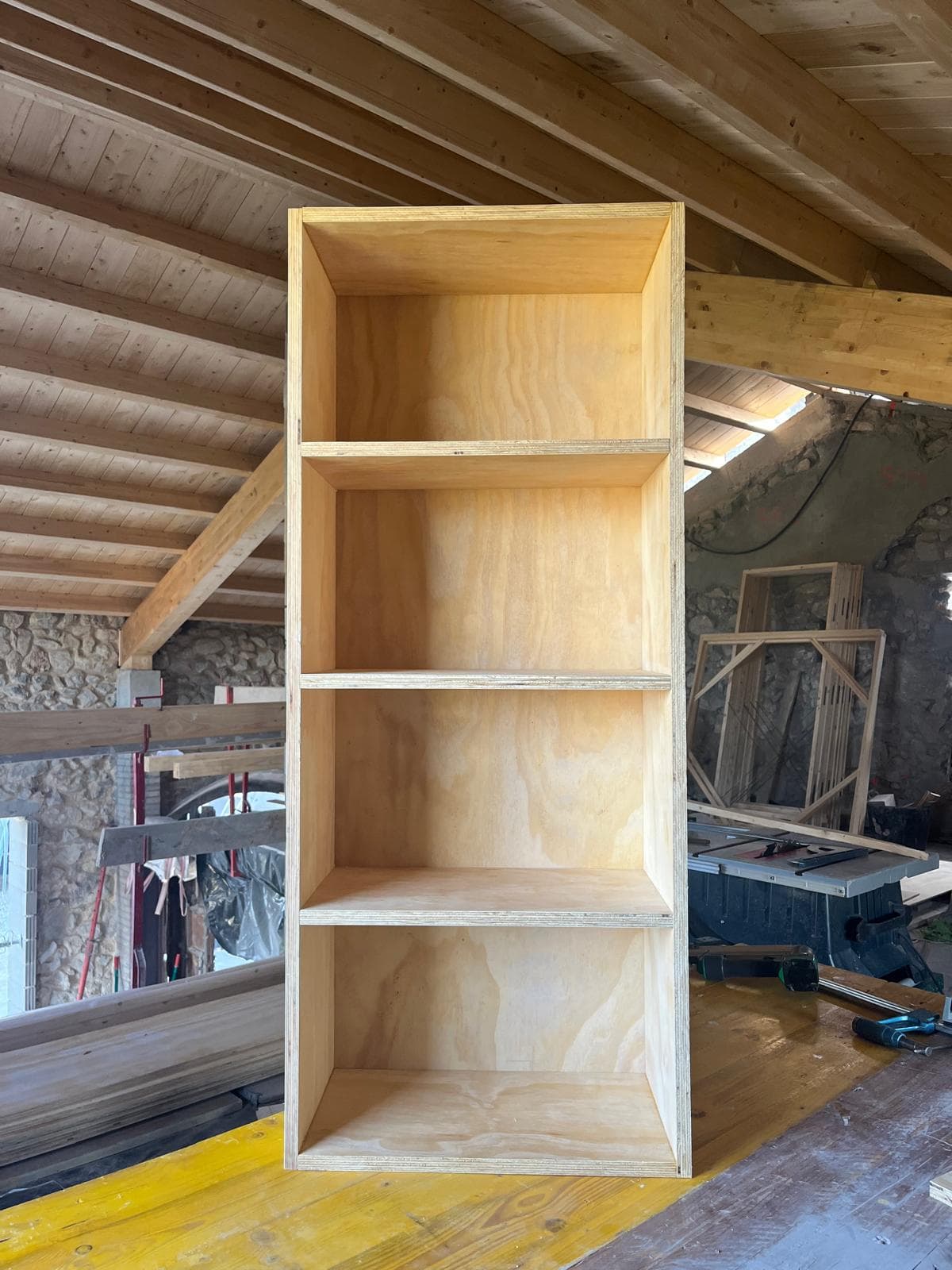 Mobiliario de madera contrachapada